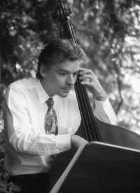 Claudio, Kontrabass